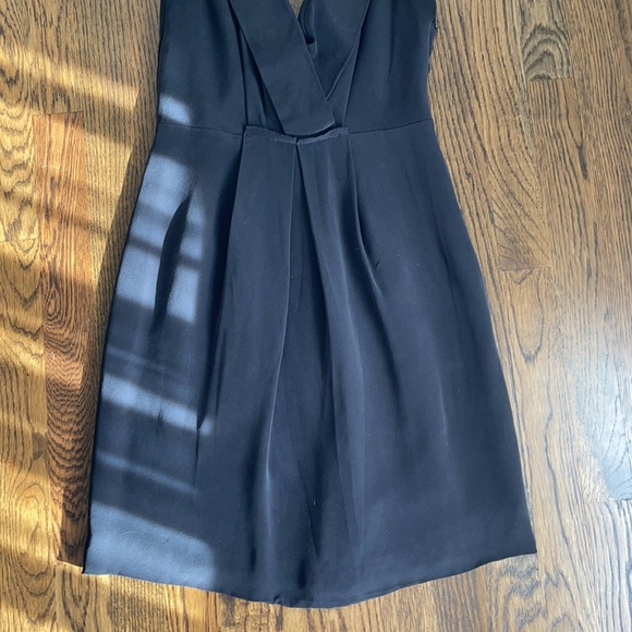 Jcrew polyester dress with silk lining. Warn twice. Size 2. - Picture 3 of 3